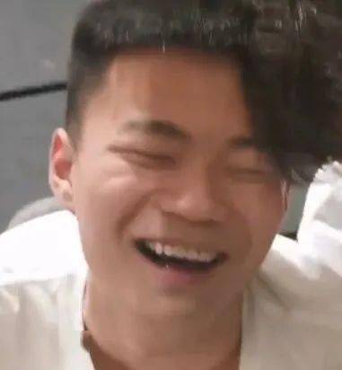 辅导员助理专访亿万流量,永远十八的网红涛涛来啦快进来收表情包
